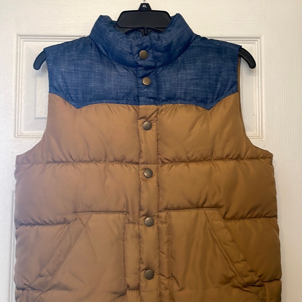 Like new boys Crazy 8 puffer vest (10/12)